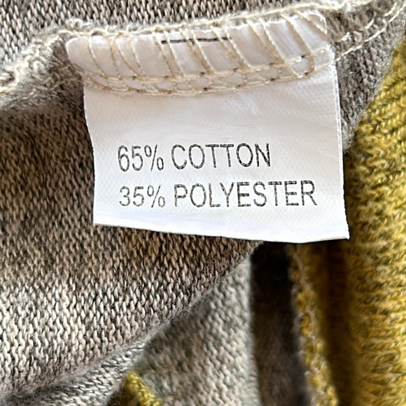 Gray and mustard color sweater. Size medium. Measurements in photos. No brand. - Picture 10 of 11